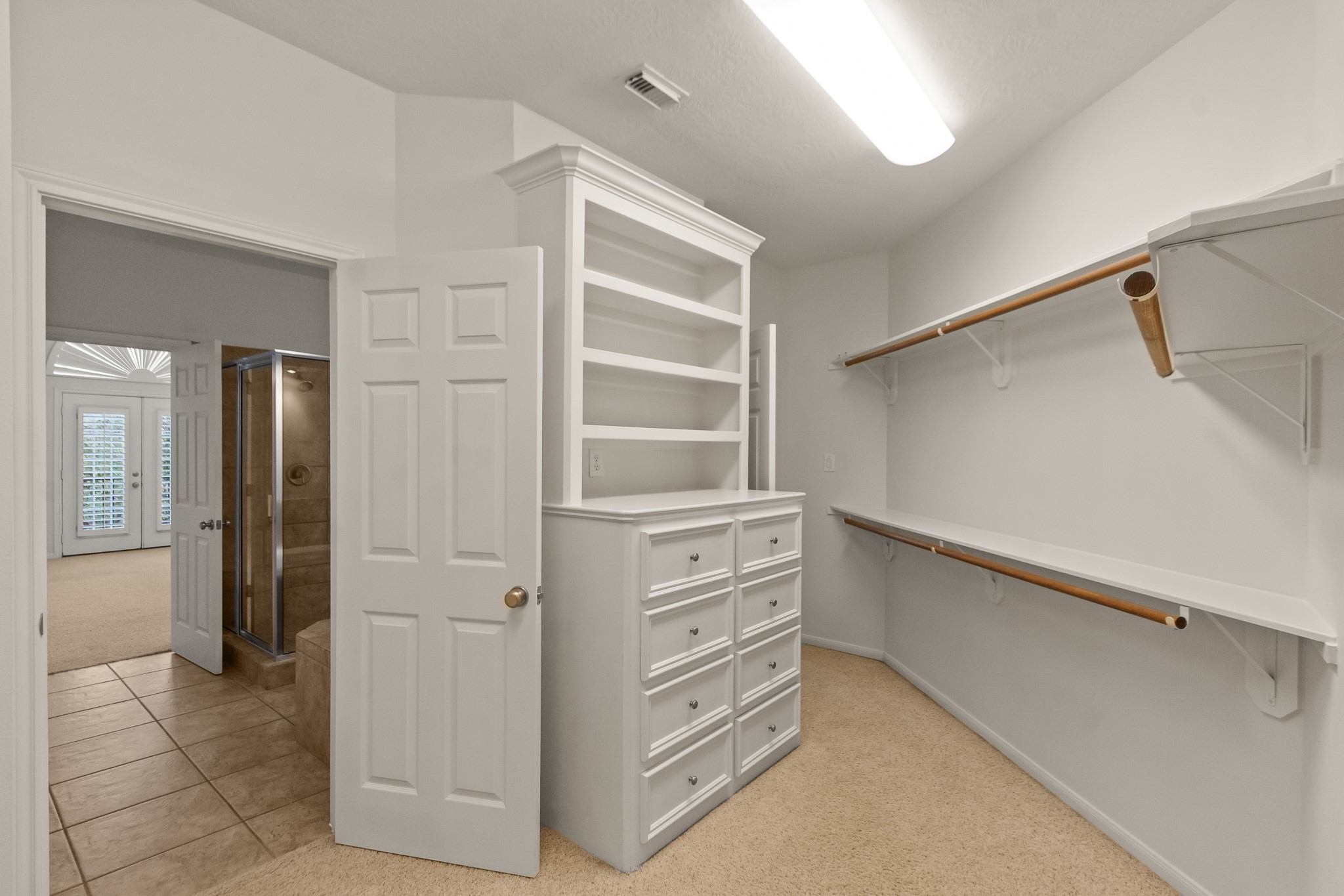 5351 McCulloch Circle Houston, TX 77056 - Photo 28 of 42 a view of walk in closet