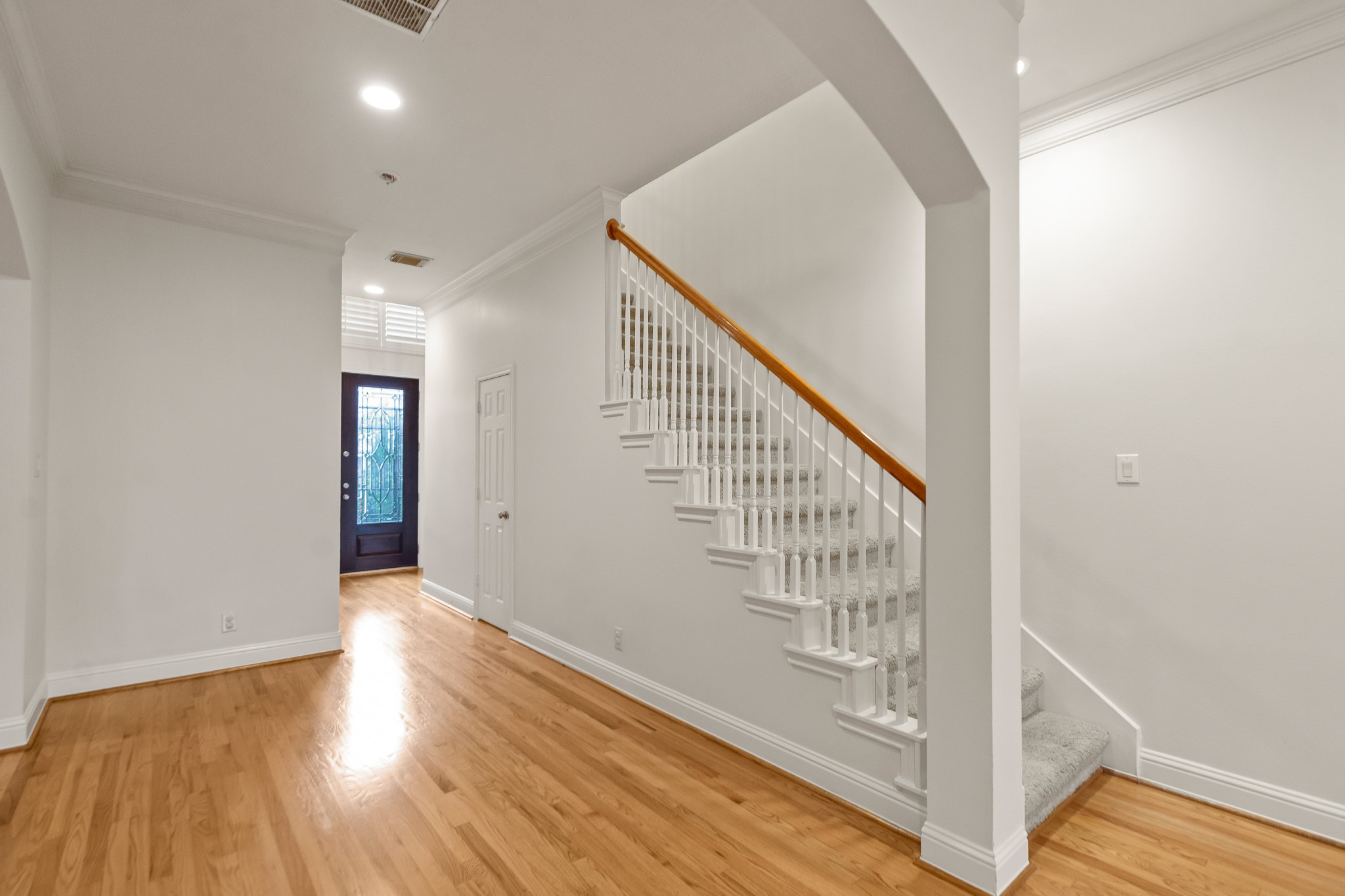 5351 McCulloch Circle Houston, TX 77056 - Photo 5 of 42 a view of entryway with wooden floor