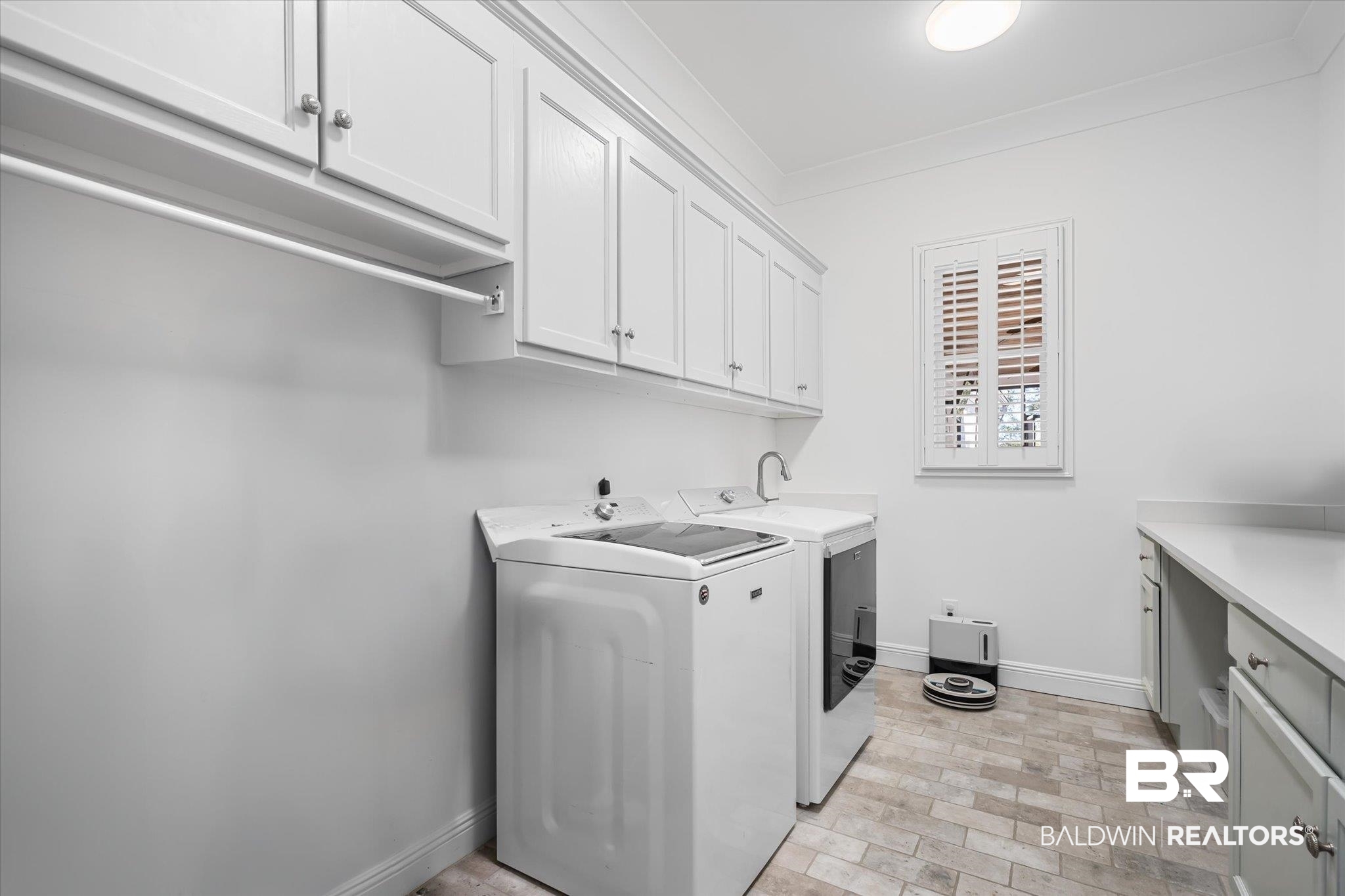 3713 Old Shell Road Mobile, AL 36608 - Photo 34 of 52 Laundry room featuring cabinets, separate washer and dryer, and crown molding