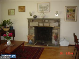 322 Mill Road Oreland, PA 19075 - Photo 3 of 6 Living Room