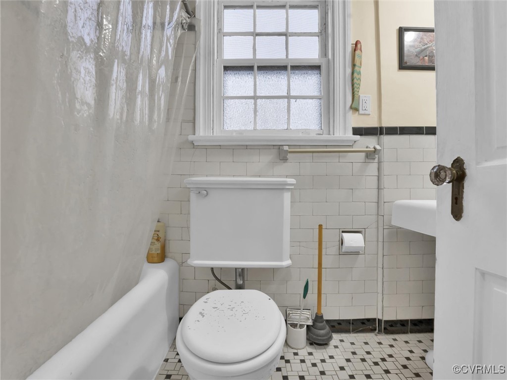 4402 Brook Road Richmond, VA 23227 - Photo 30 of 40 Bathroom featuring toilet, shower / bath combo, ti