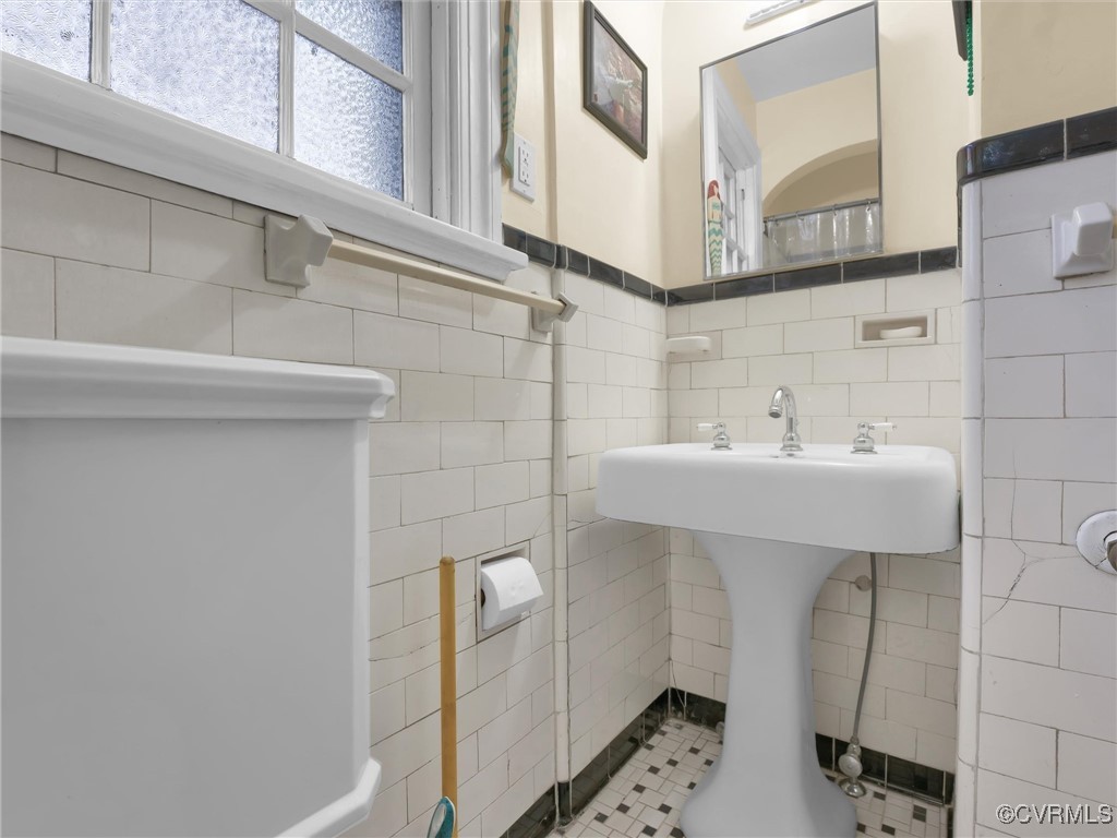 4402 Brook Road Richmond, VA 23227 - Photo 31 of 40 Bathroom with tile walls