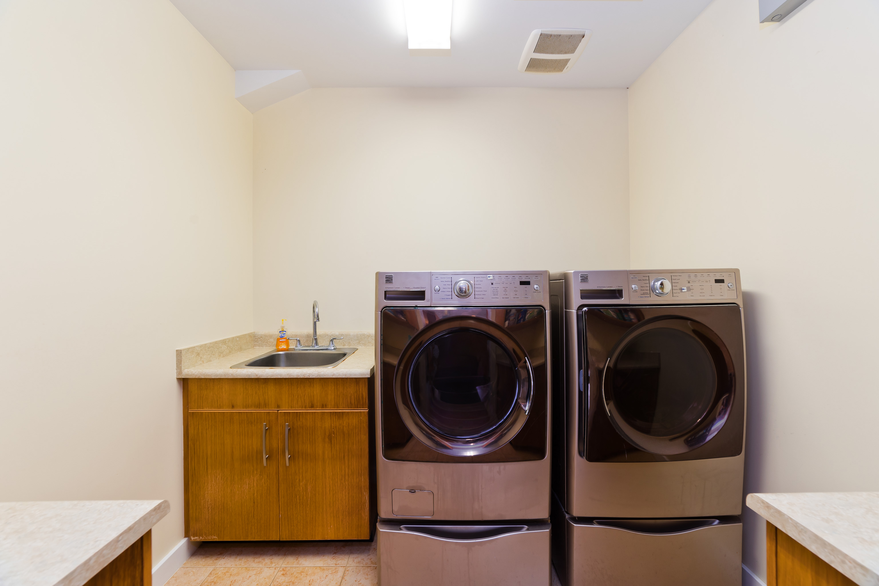 54-333 Union Mill Road Kapaau, HI 96755 - Photo 19 of 30 a utility room with dryer and washer