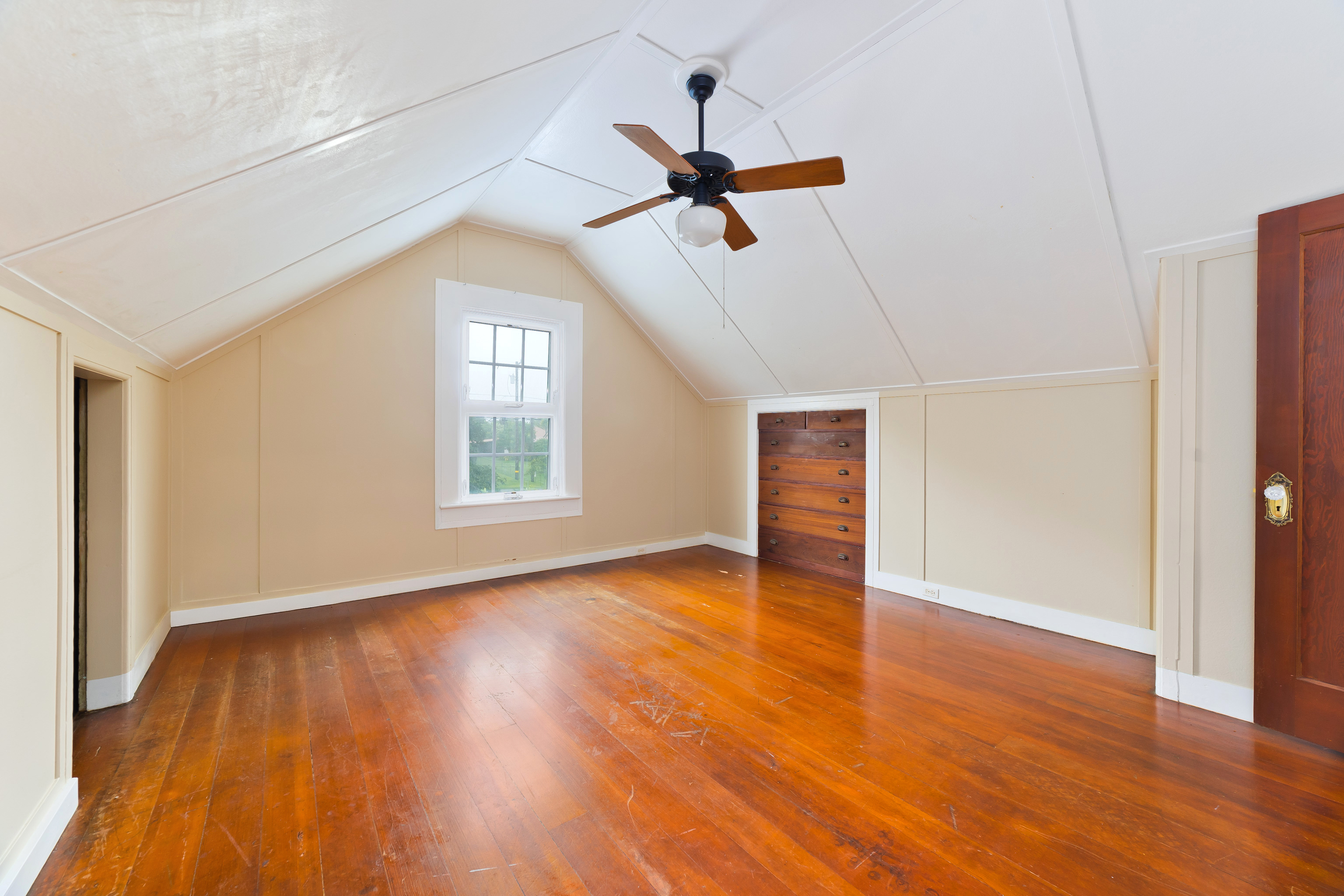 54-333 Union Mill Road Kapaau, HI 96755 - Photo 24 of 30 a view of empty room with wooden floor and fan
