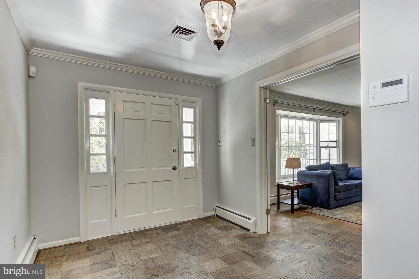 12200 Hounds Lane Reston, VA 20191 - Photo 2 of 13 Interior (General)