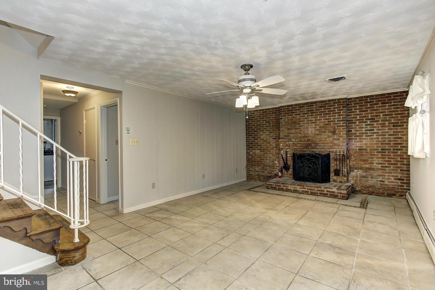 12200 Hounds Lane Reston, VA 20191 - Photo 11 of 13 Family Room