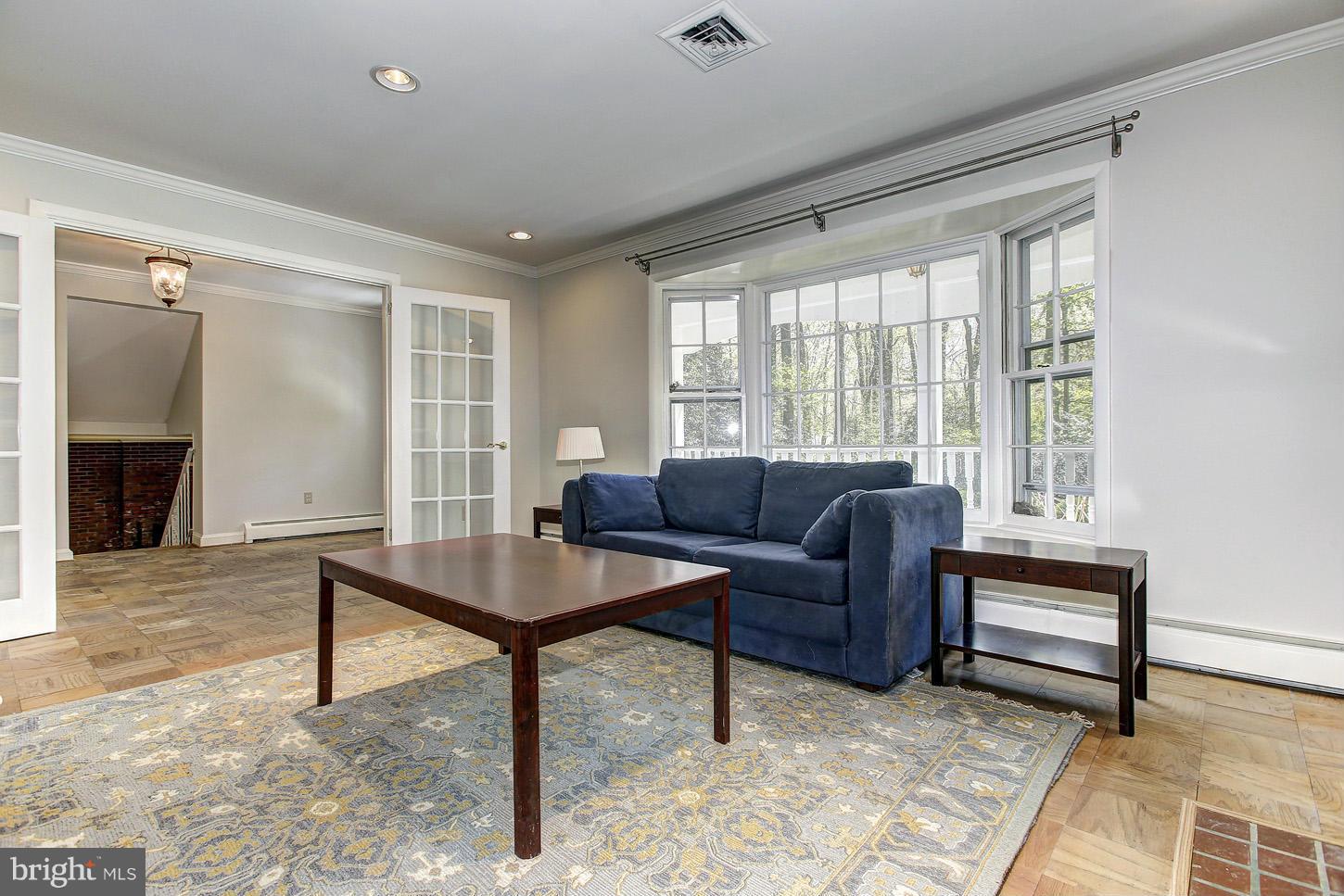 12200 Hounds Lane Reston, VA 20191 - Photo 3 of 13 Living Room