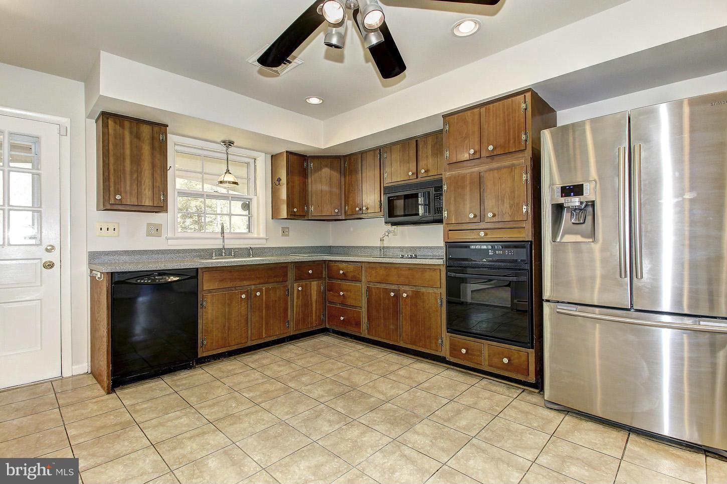 12200 Hounds Lane Reston, VA 20191 - Photo 5 of 13 Kitchen