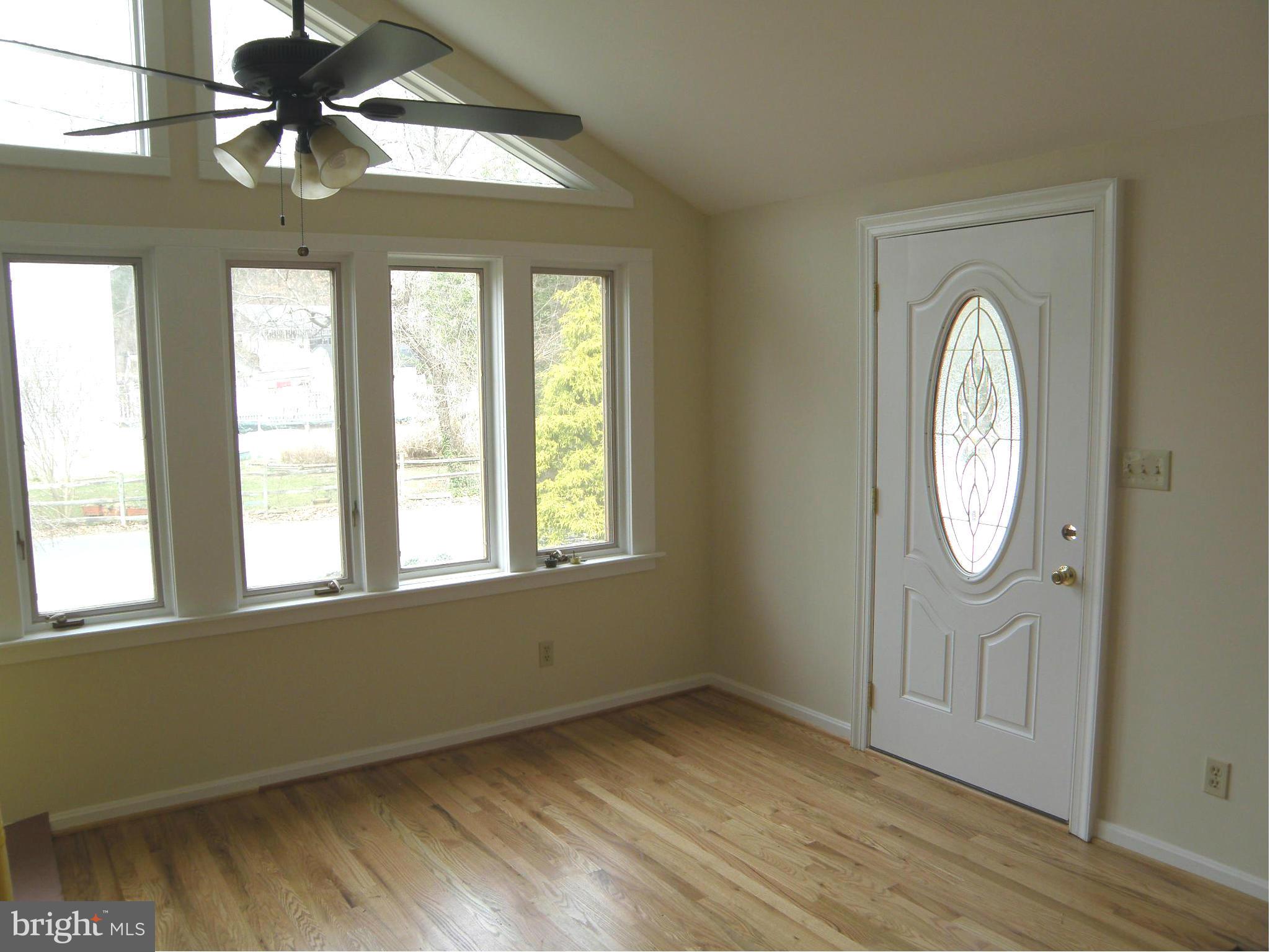 786 Snodgrass Road Crownsville, MD 21032 - Photo 7 of 29 Living Room