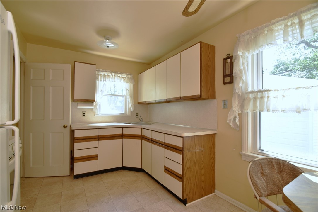 1182 Sunset Road Cleveland, OH 44124 - Photo 7 of 31