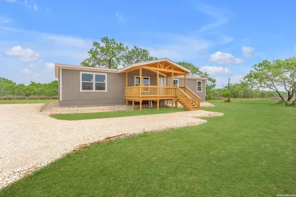 $278,567 | 2711 Fm 1332, Jourdanton, TX 78026