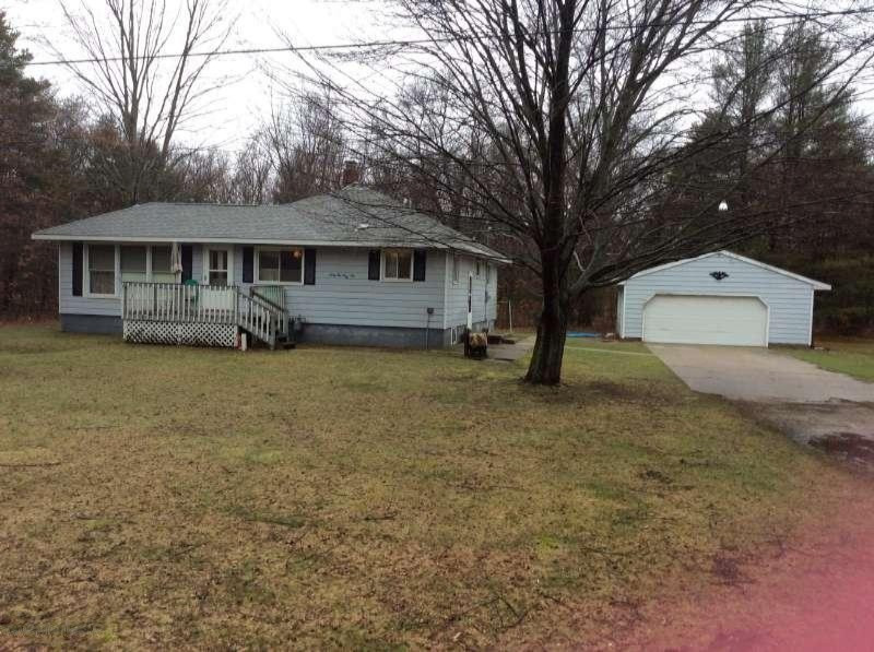 4266 MacArthur Road Muskegon, MI 49442 - Photo 1 of 3 IMG_1454
