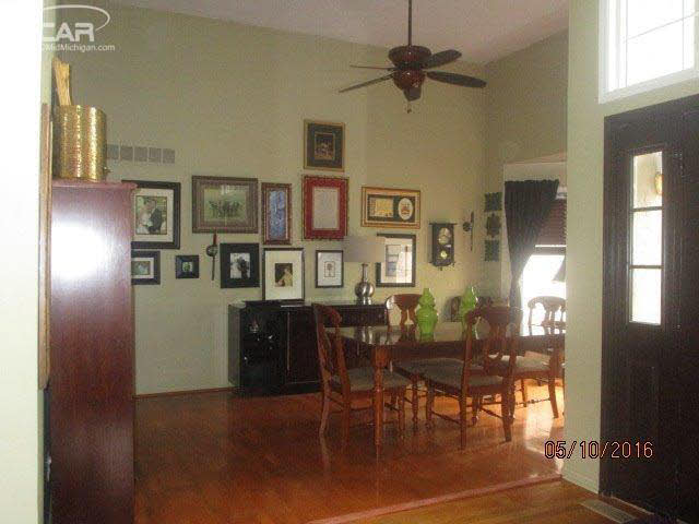 19107 Hickory Ridge Road Fenton, MI 48430 - Photo 17 of 24 21145126-16.JPG