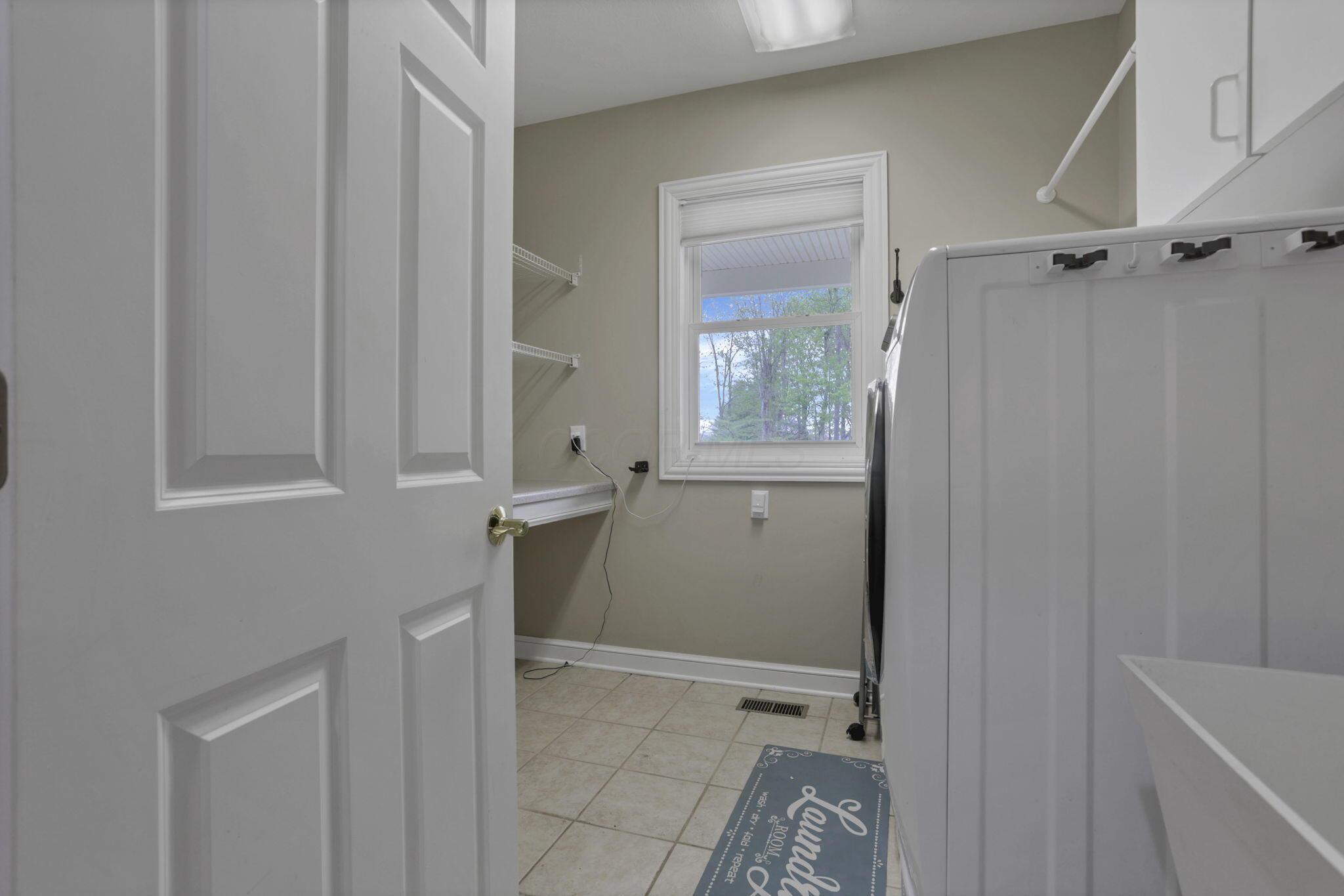 7341 Hollow Road Southwest Pataskala, OH 43062 - Photo 34 of 102 Laundry Room