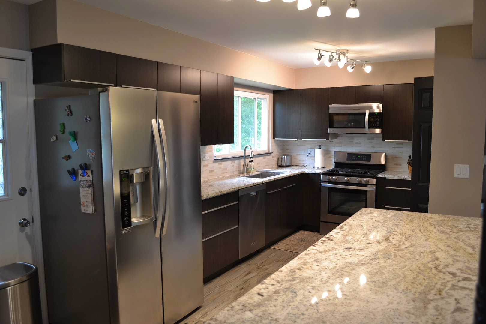 408 Rockhurst Road Bolingbrook, IL 60440 - Photo 3 of 24
