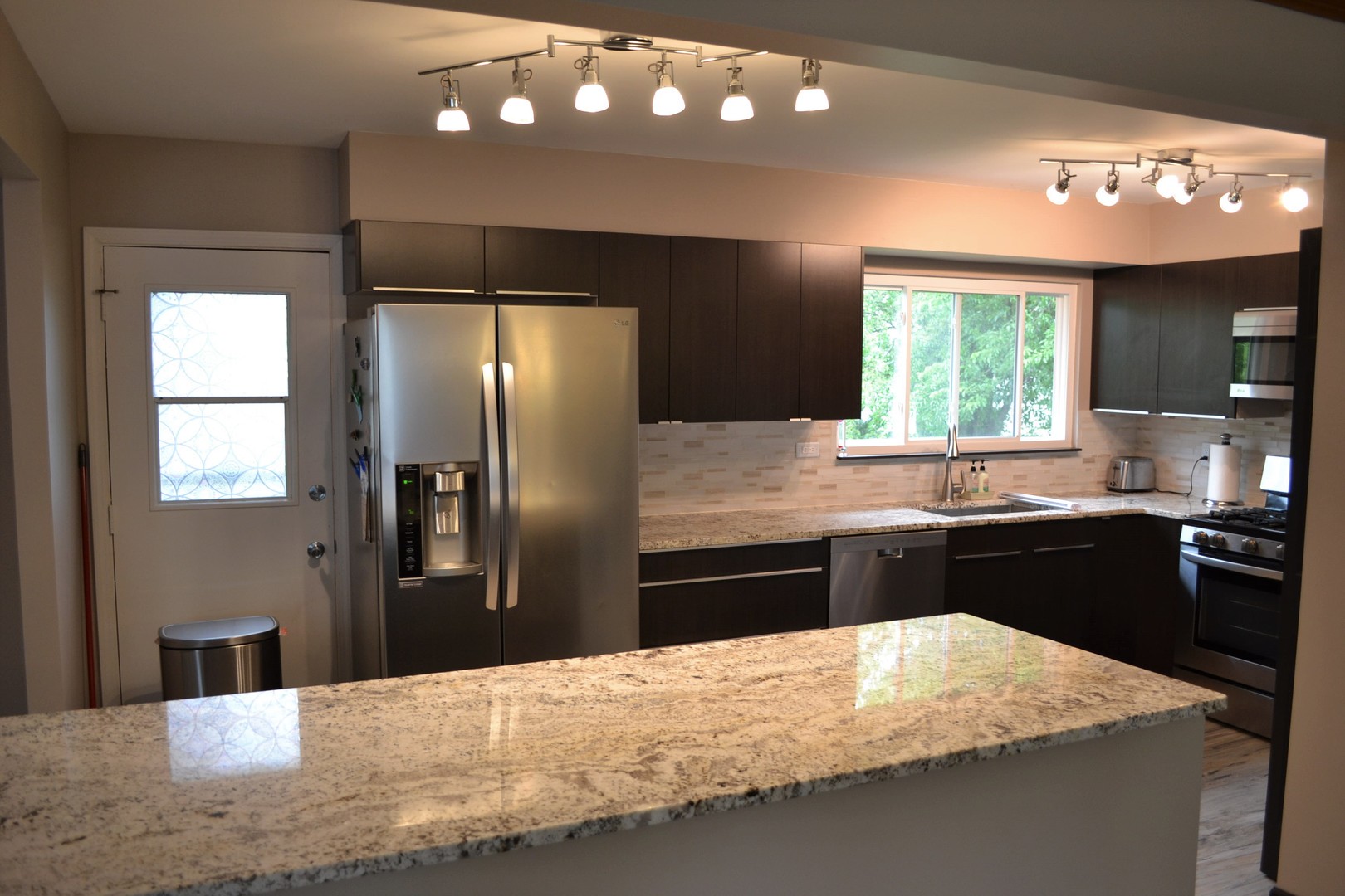 408 Rockhurst Road Bolingbrook, IL 60440 - Photo 4 of 24