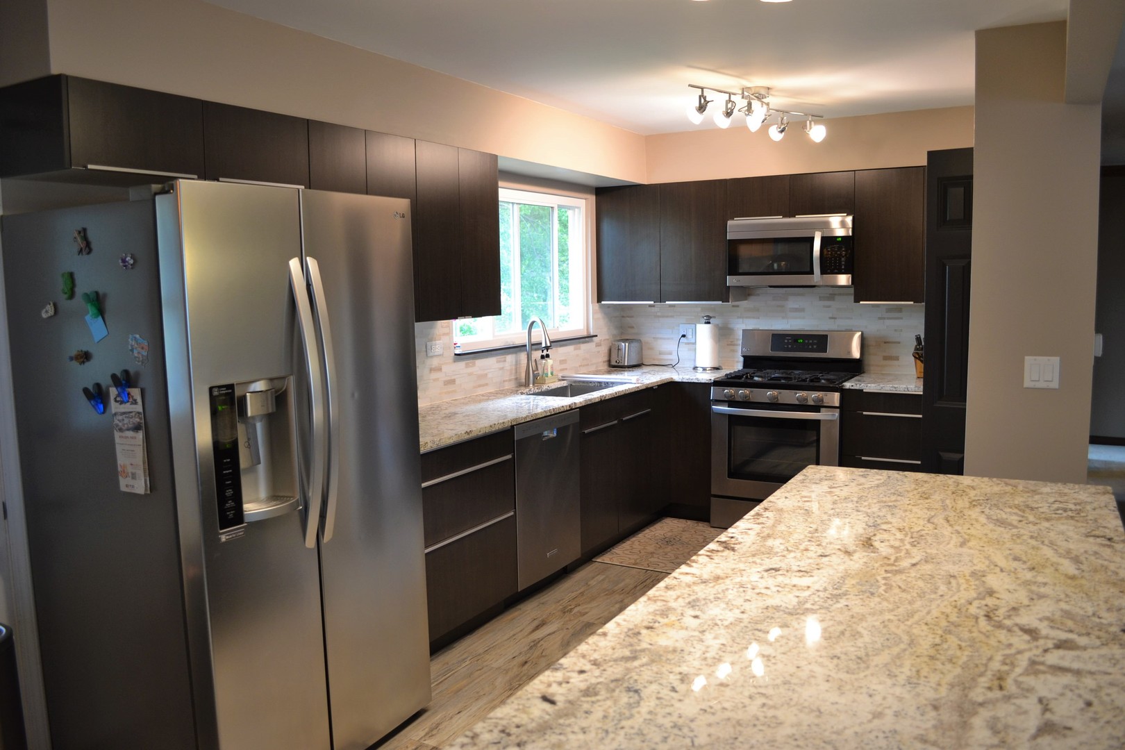 408 Rockhurst Road Bolingbrook, IL 60440 - Photo 5 of 24