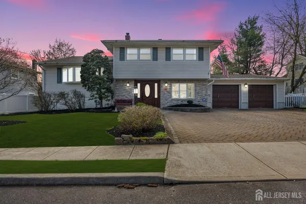 $699,999 | 29 Carol Lane, Spotswood, NJ 08884