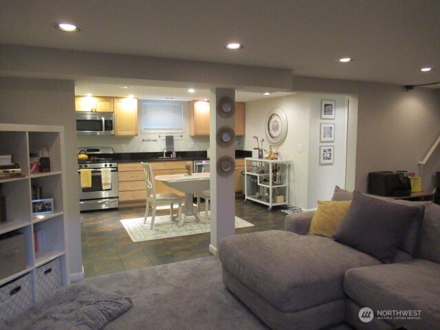 4725 35th Avenue Southwest, Unit B Seattle, WA 98126 - Photo 15 of 17
