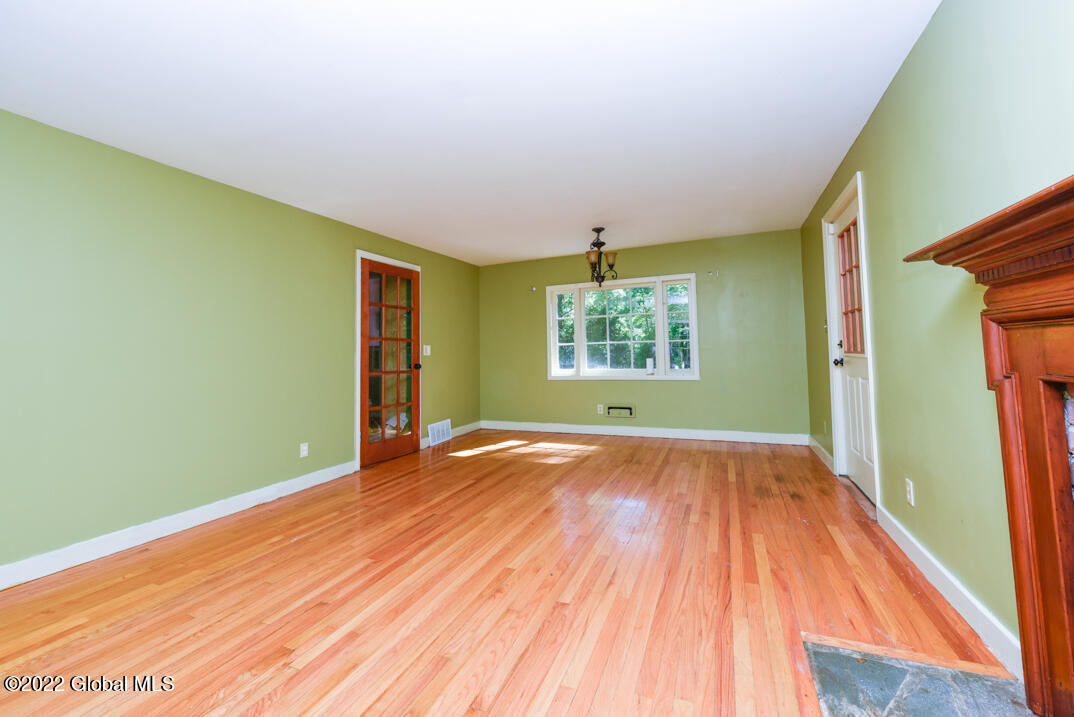 722 Pearse Road Schenectady, NY 12309 - Photo 20 of 31 _REN7329