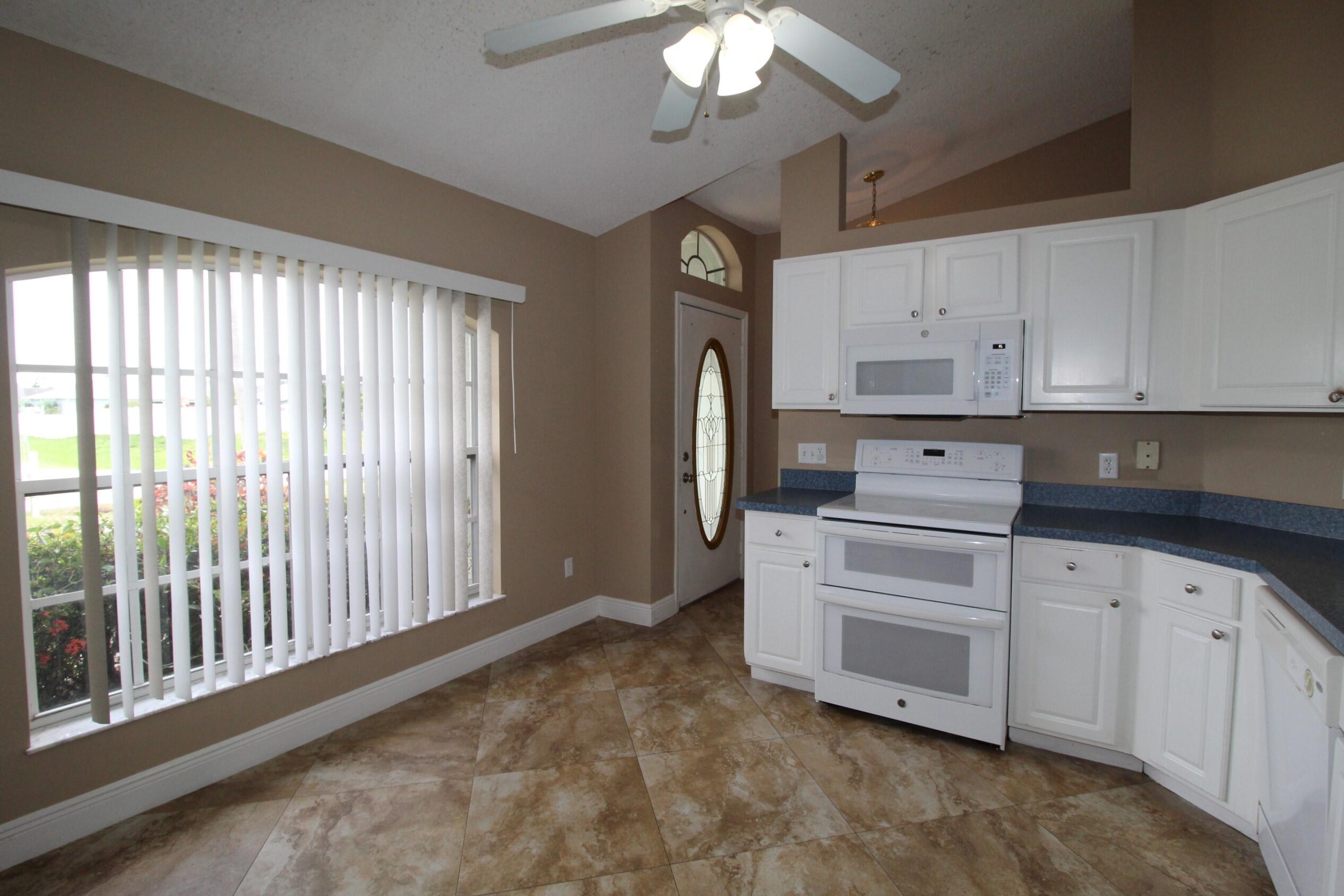212 Southwest Ridgecrest Drive Port St. Lucie, FL 34953 - Photo 6 of 18 kitchen