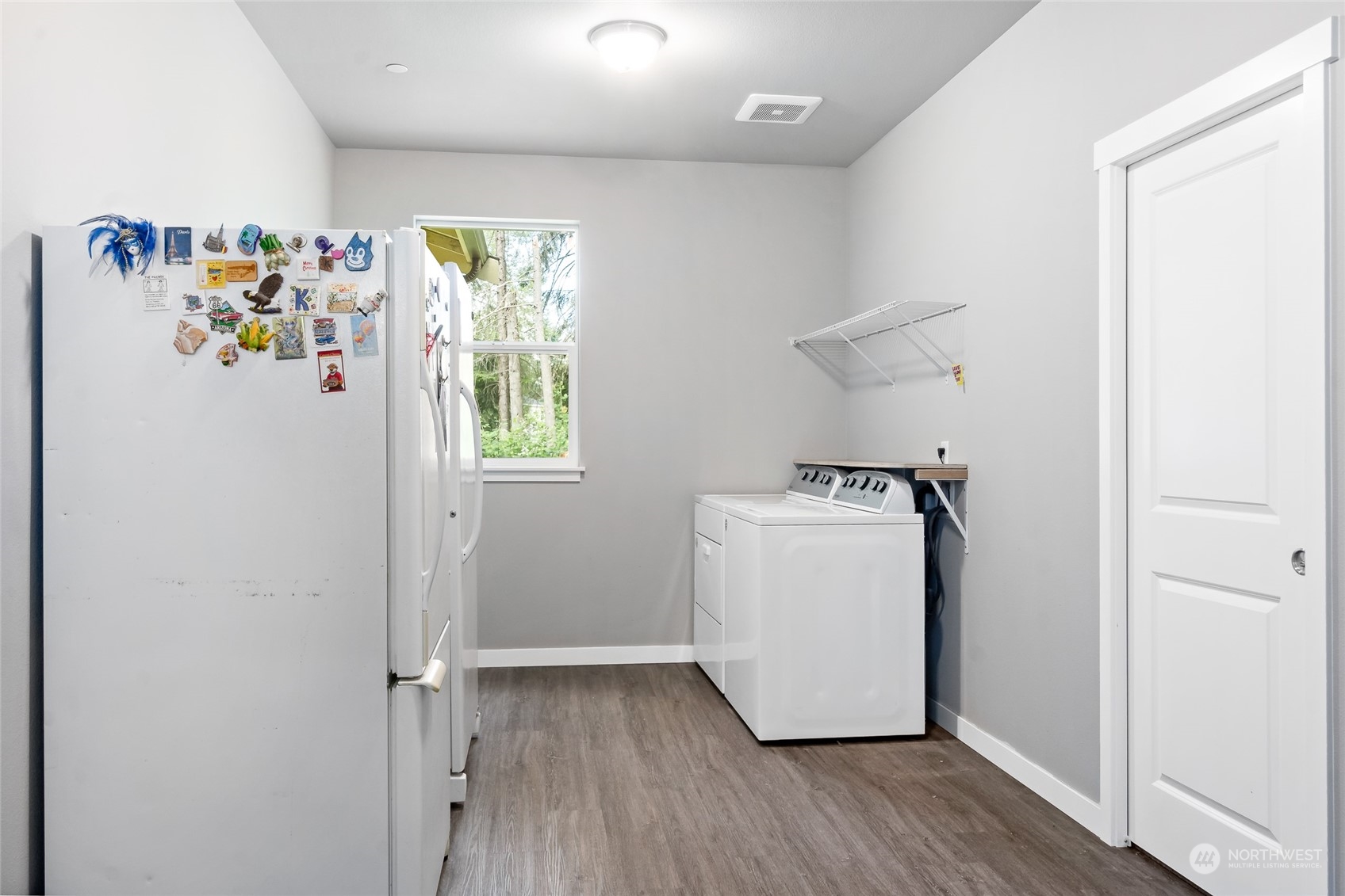 7101 Vandermark Road East Bonney Lake, WA 98391 - Photo 24 of 39 a utility room with dryer and washer