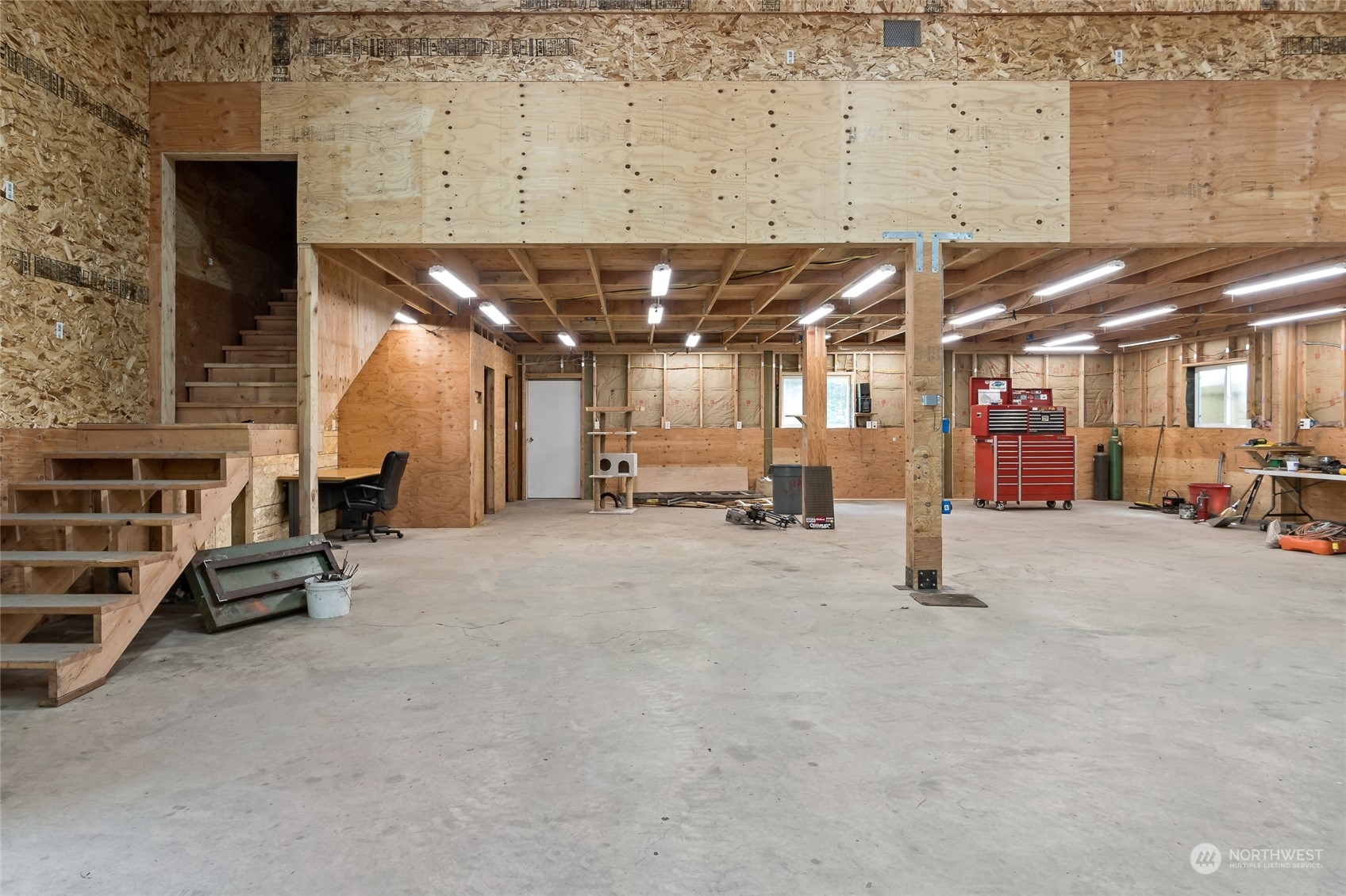 7101 Vandermark Road East Bonney Lake, WA 98391 - Photo 29 of 39 an empty room with gym equipment