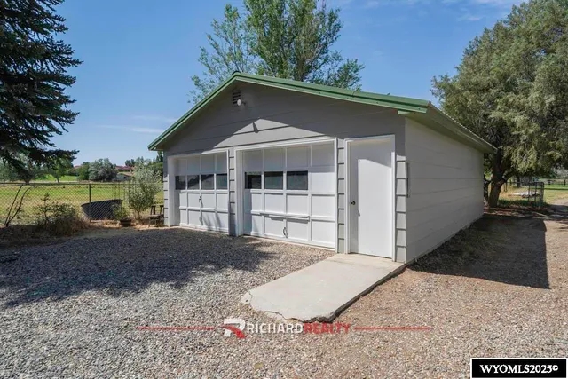 $565,000 | 854 Highway 20, Basin, WY 82410