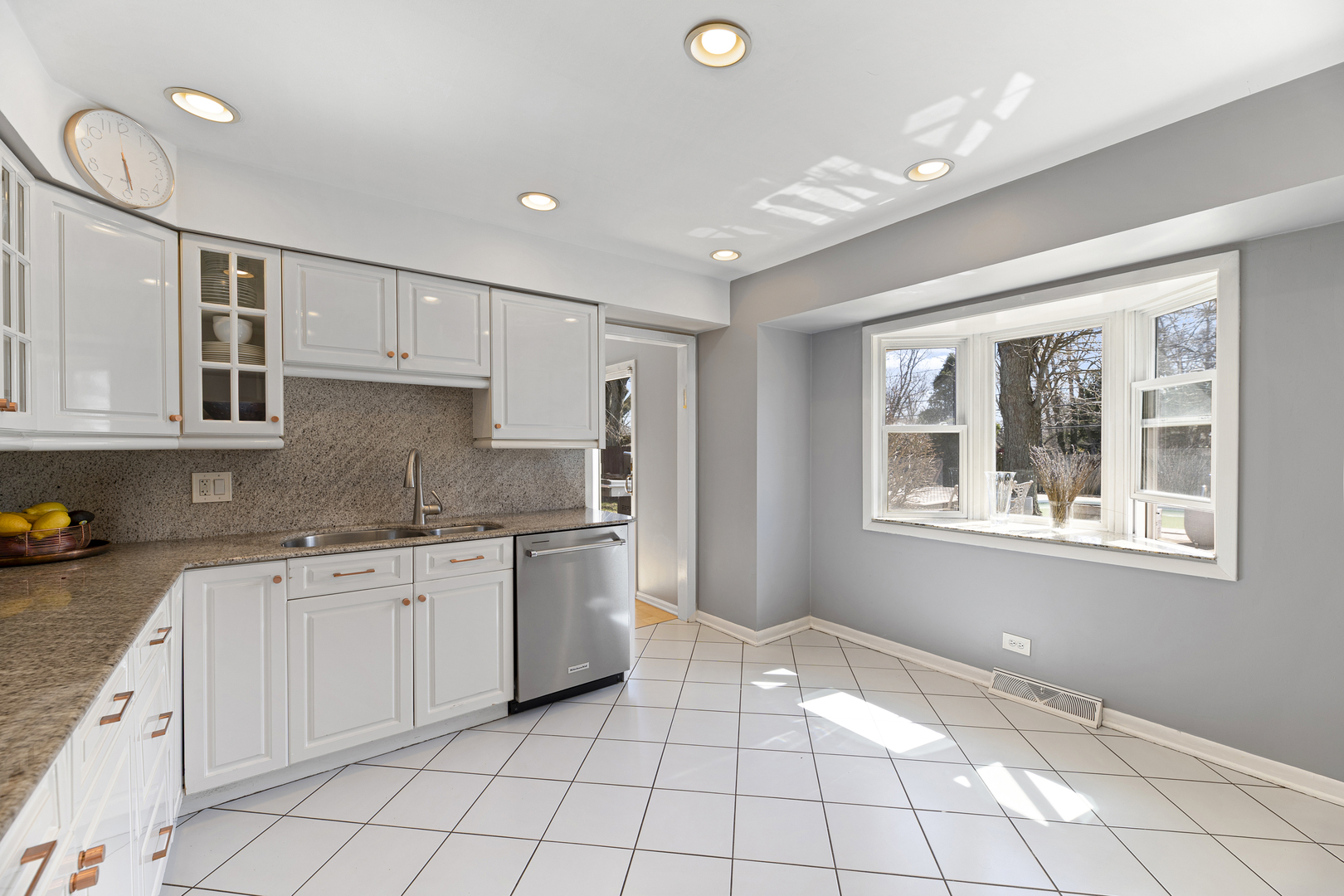 31 Mulberry E Road Deerfield, IL 60015 - Photo 9 of 32 Gallery Image 9