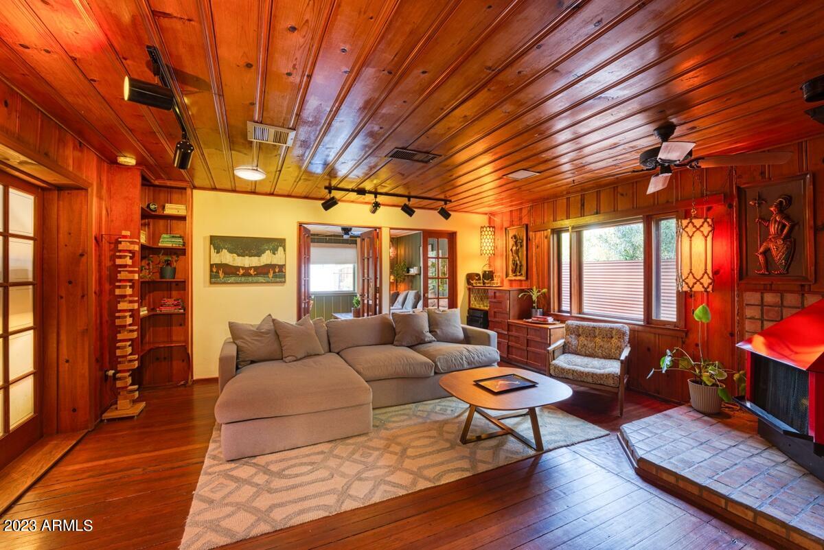 1548 East Cheery Lynn Road Phoenix, AZ 85014 - Photo 13 of 52 si6UfIWTRwqOh5u0QYkC_88075-049_17