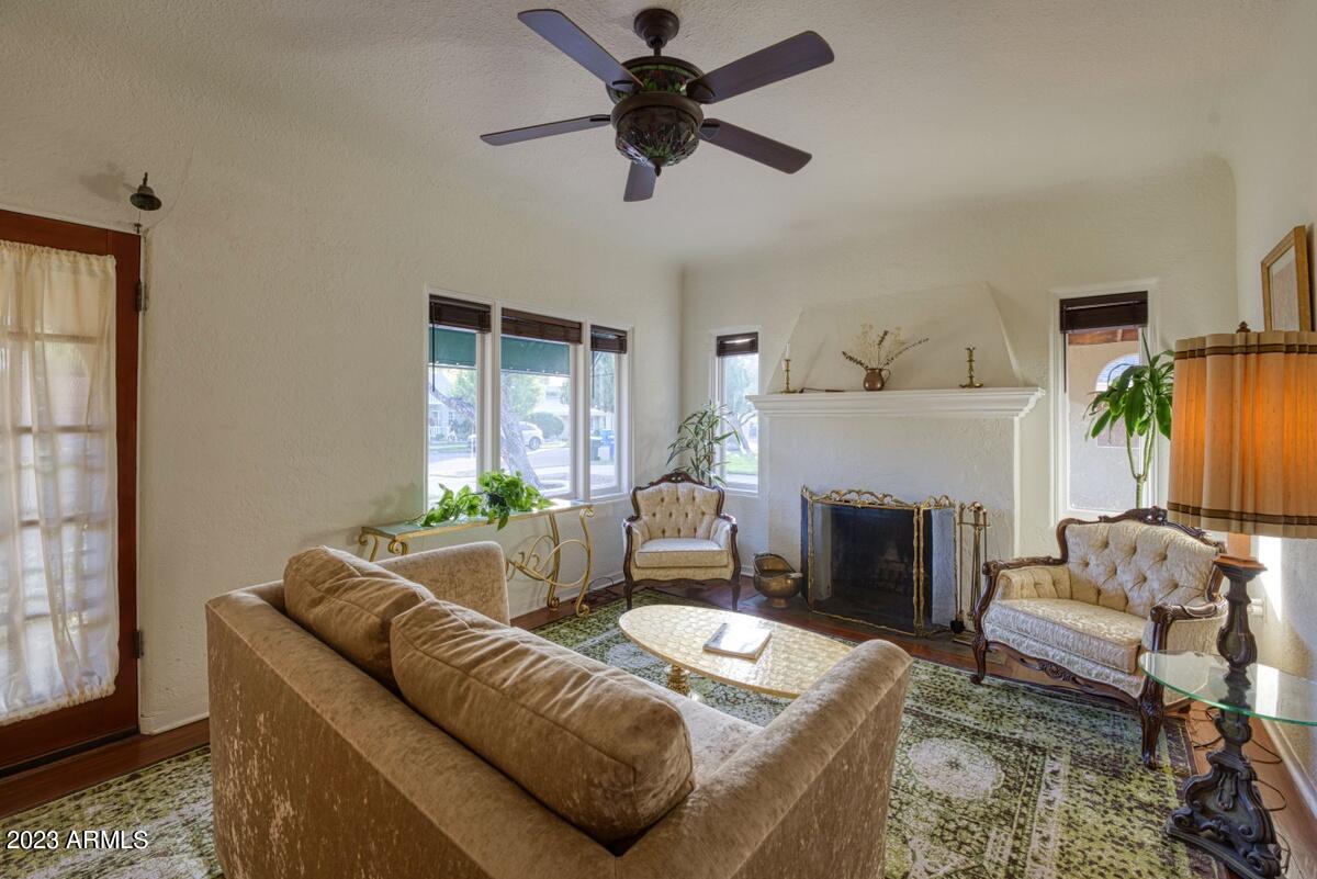 1548 East Cheery Lynn Road Phoenix, AZ 85014 - Photo 2 of 52 BJvhlyr5TNK1tC48AtMR_88075-016_6