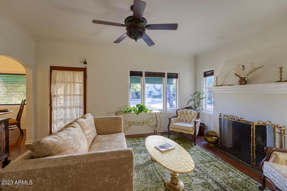 1548 East Cheery Lynn Road Phoenix, AZ 85014 - Photo 4 of 52 6BWHvw53SRaaYGA5PlXr_88075-014_5