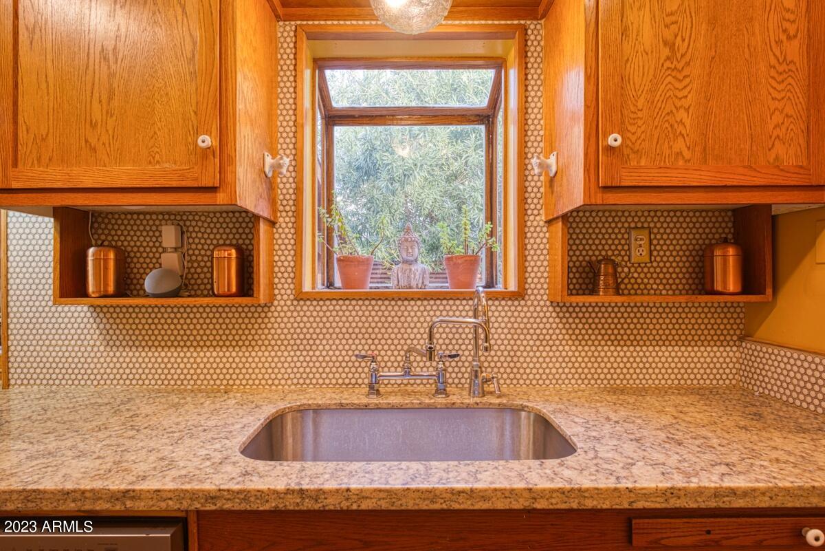 1548 East Cheery Lynn Road Phoenix, AZ 85014 - Photo 9 of 52 8EjQcYDBTWF4l9Snf7nA_88075-035_12