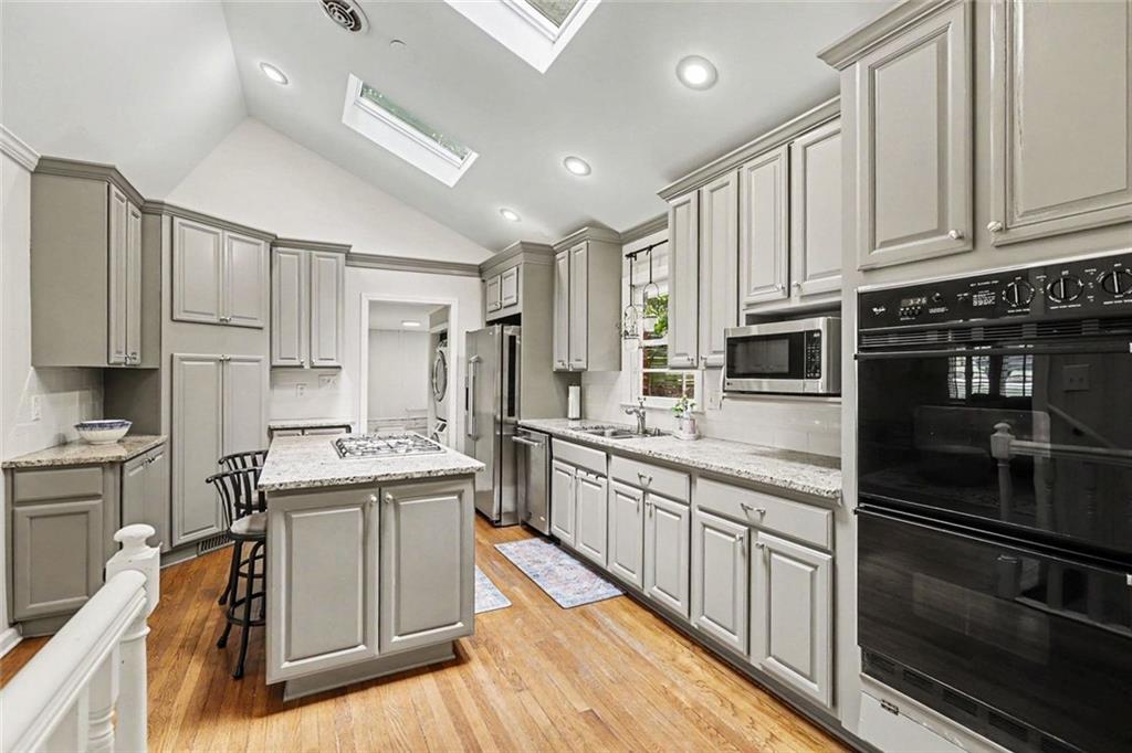 905 Homewood Court Decatur, GA 30033 - Photo 3 of 41