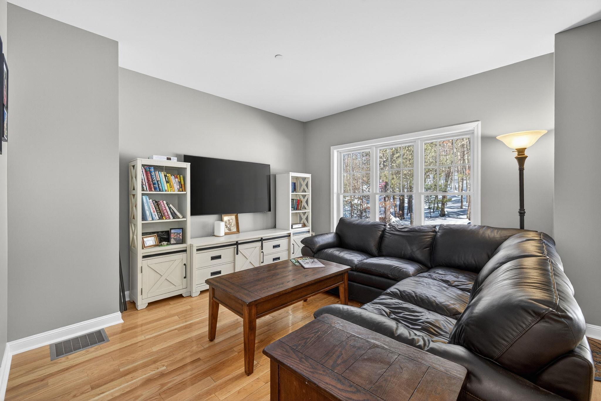 63 Woodview Way Manchester, NH 03102 - Photo 16 of 49