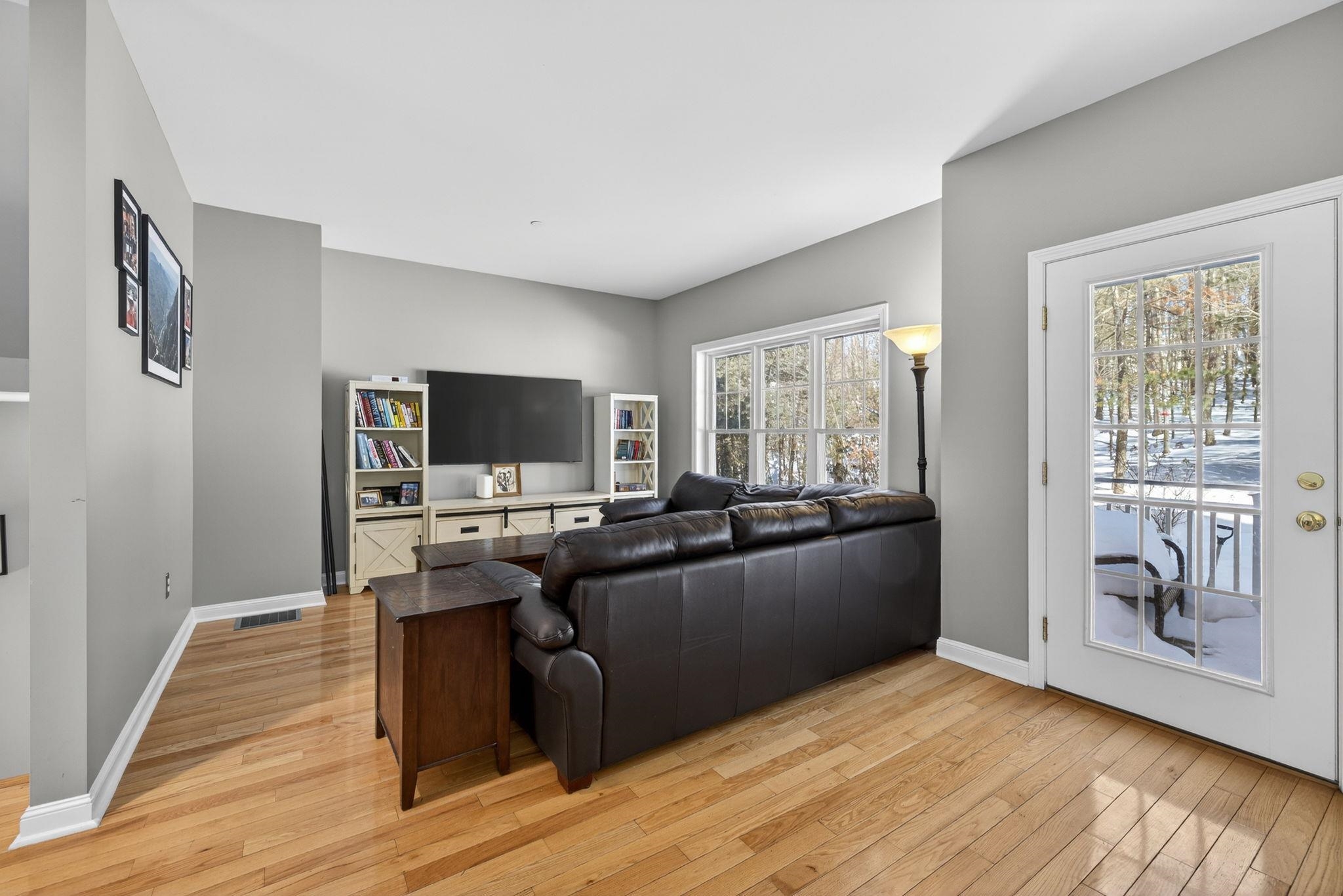 63 Woodview Way Manchester, NH 03102 - Photo 18 of 49