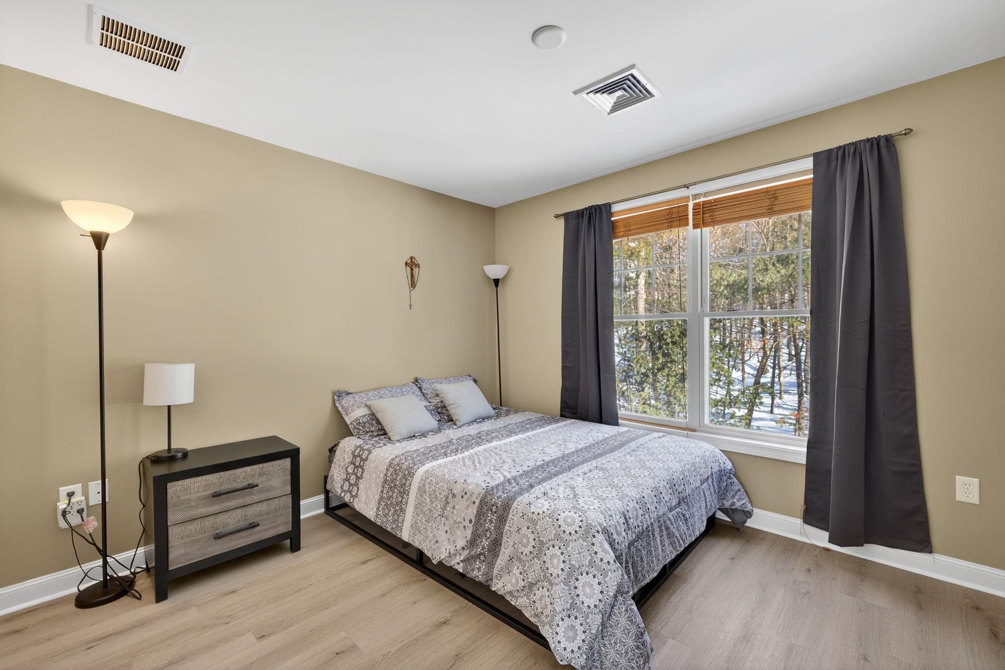 63 Woodview Way Manchester, NH 03102 - Photo 22 of 49