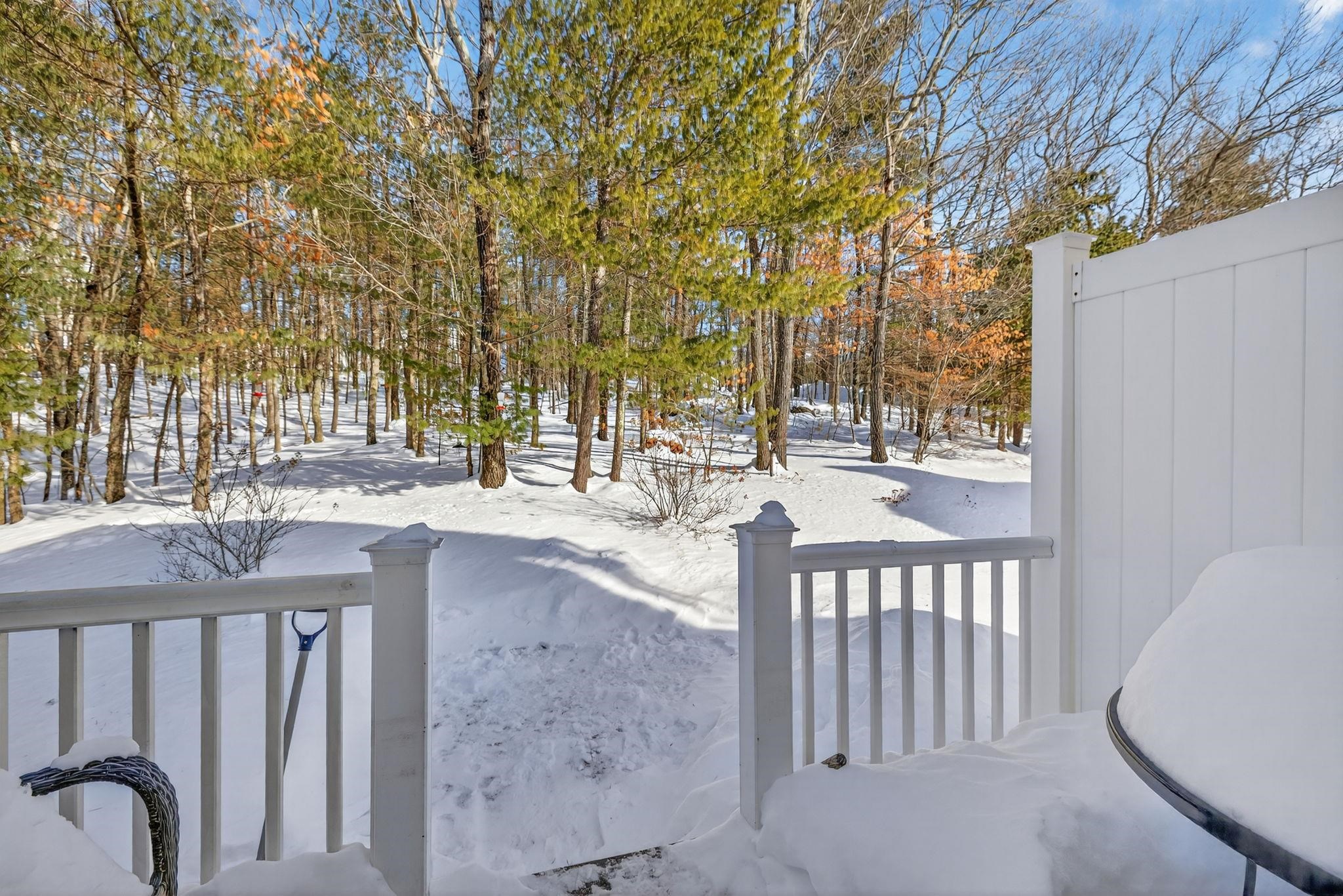 63 Woodview Way Manchester, NH 03102 - Photo 39 of 49