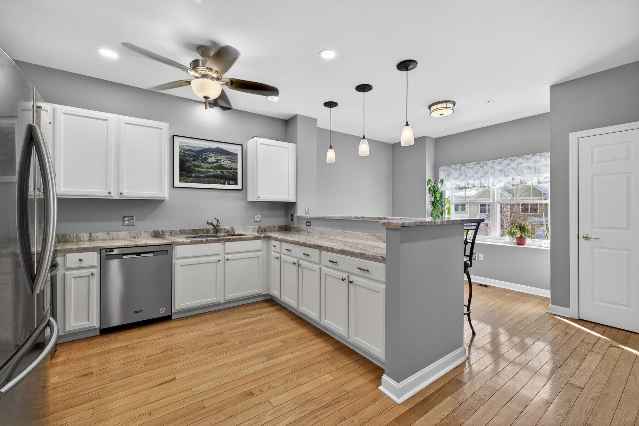 63 Woodview Way Manchester, NH 03102 - Photo 7 of 49