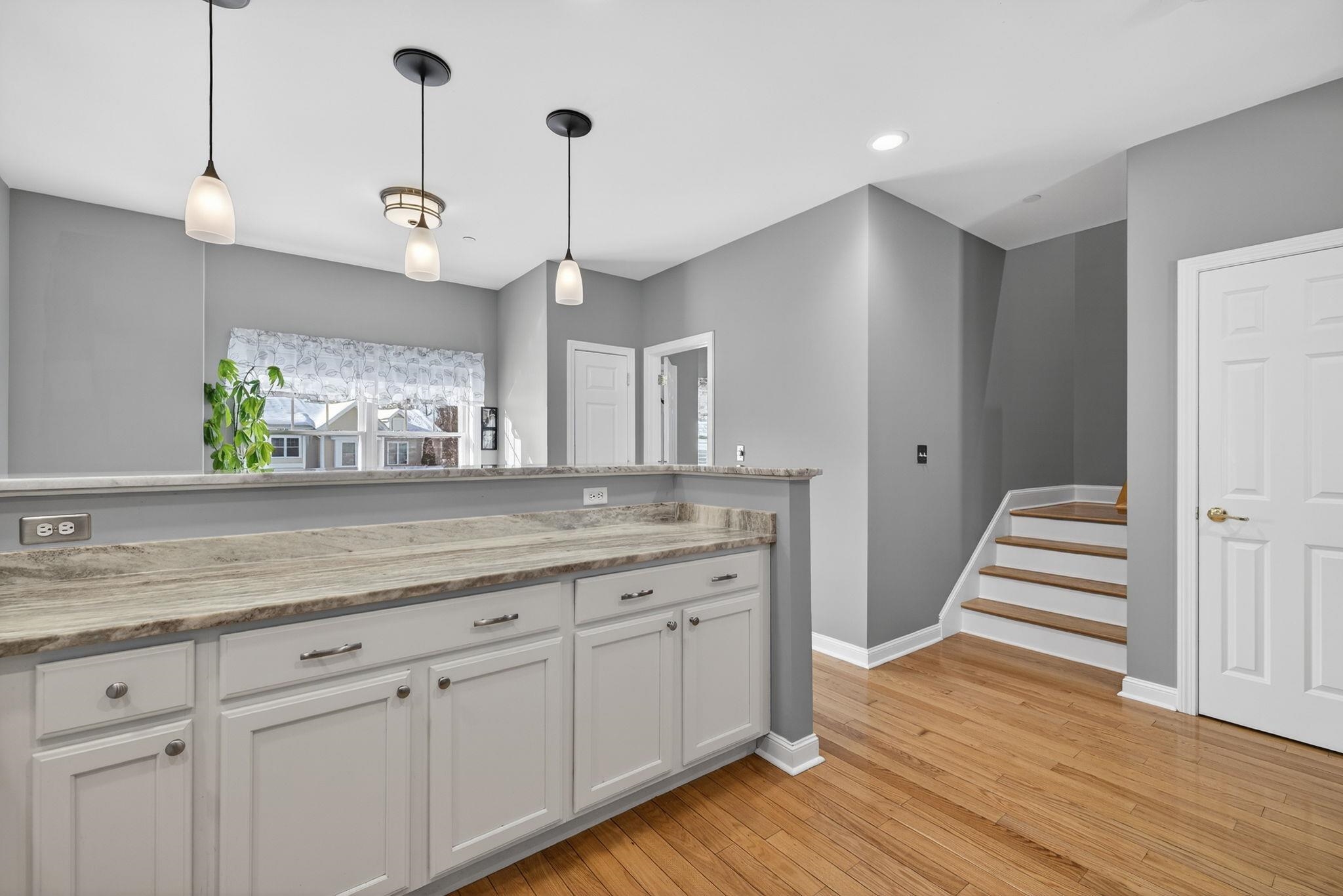 63 Woodview Way Manchester, NH 03102 - Photo 8 of 49