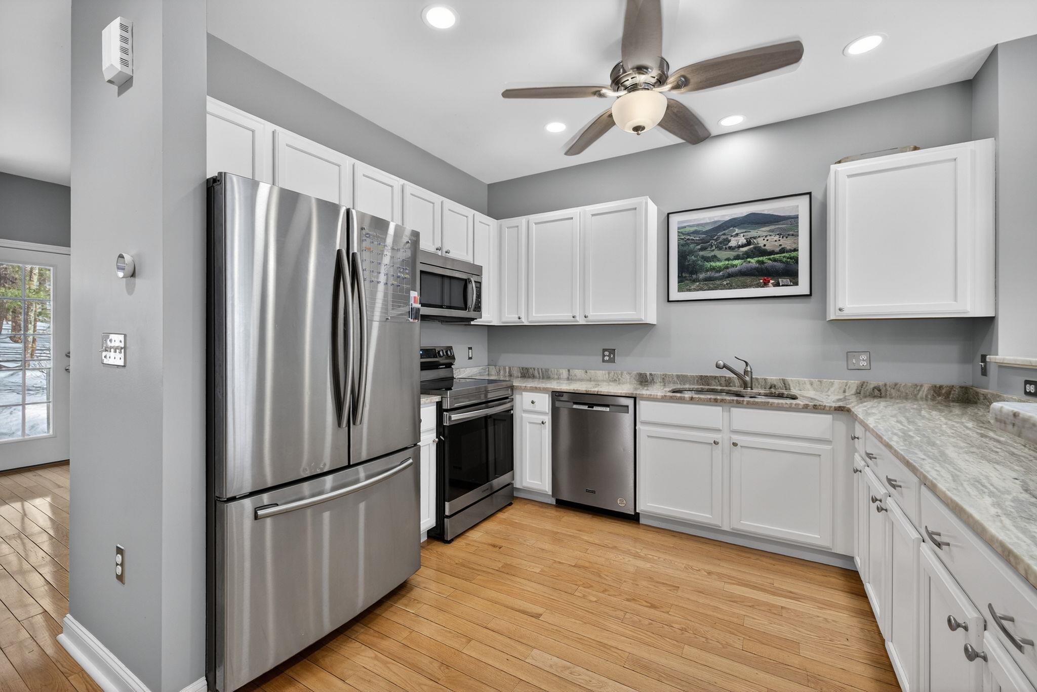 63 Woodview Way Manchester, NH 03102 - Photo 10 of 49