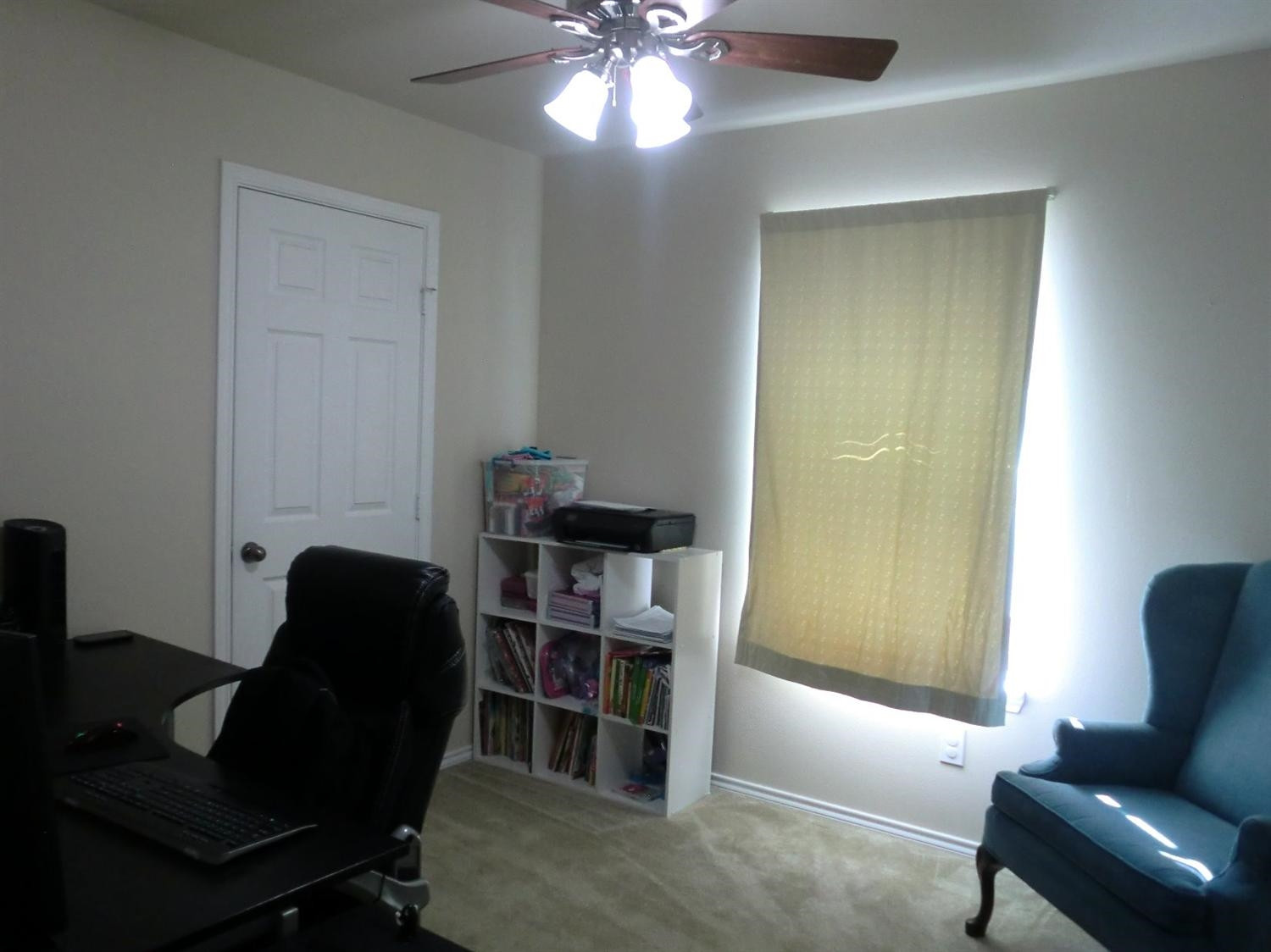 6706 84th Street Lubbock, TX 79424 - Photo 3 of 10 a workspace with furniture and a window