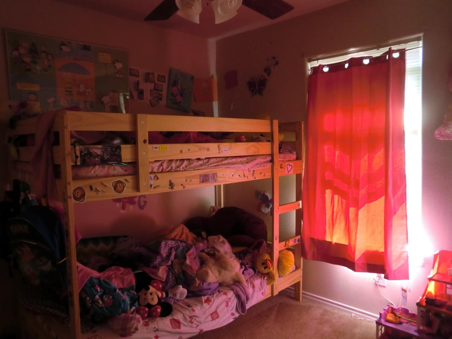 6706 84th Street Lubbock, TX 79424 - Photo 5 of 10 a room with lots of different colored cloths