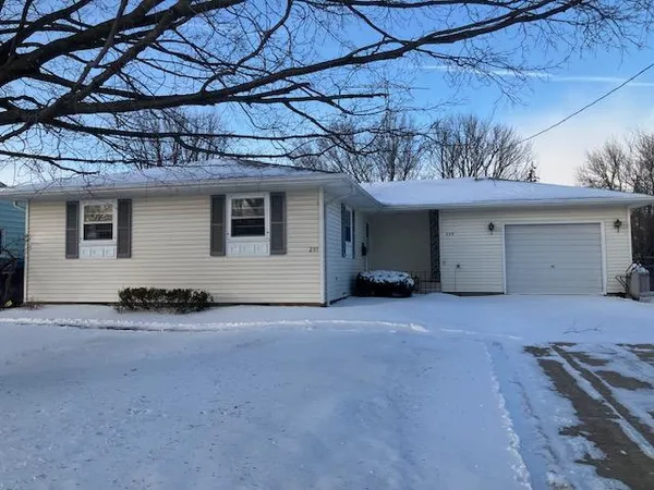 $210,000 | 235 9th Avenue Southeast, Waseca, MN 56093