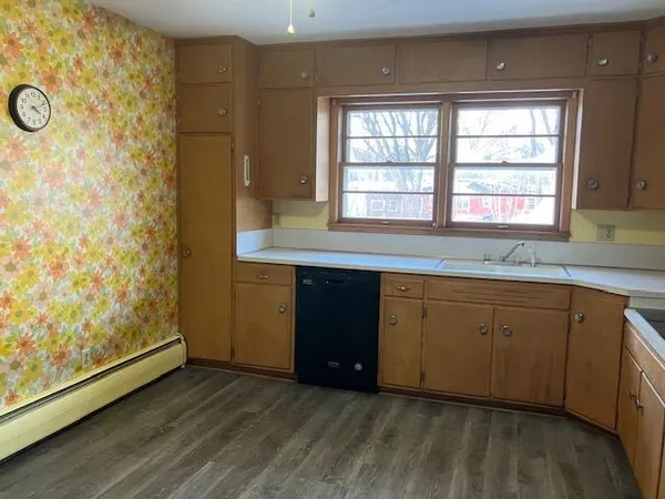 $204,500 | 235 9th Avenue Southeast, Waseca, MN 56093