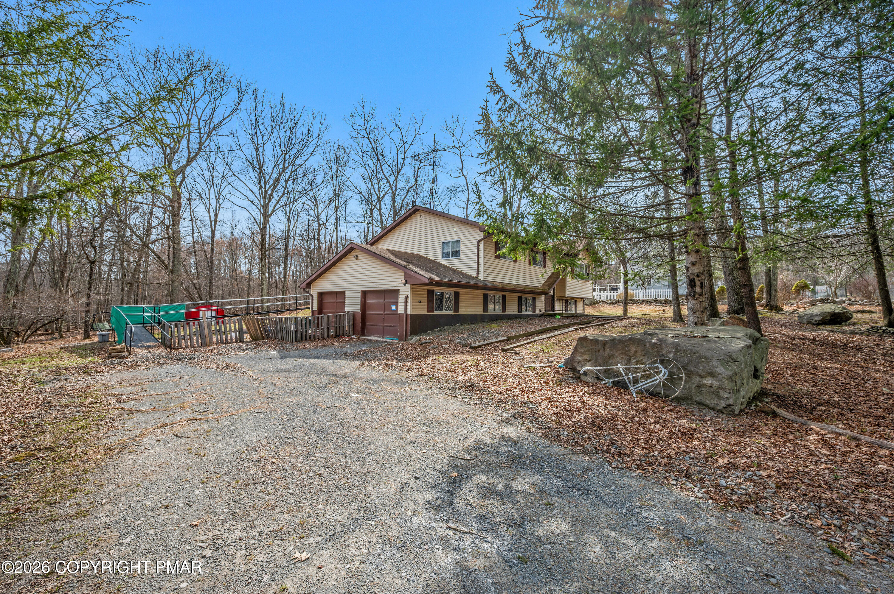 218 Mohican Road Canadensis, PA 18325 - Photo 2 of 30 CHR_9454