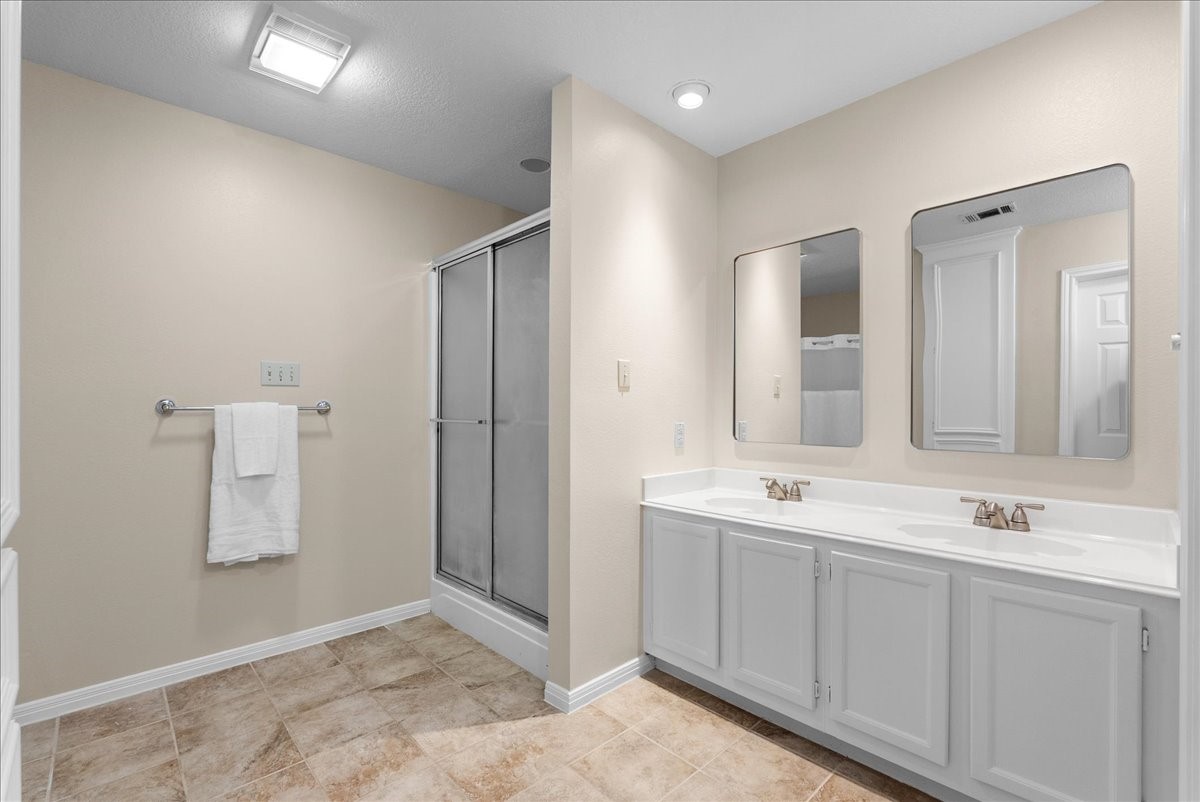 5255 Beaver Road Santa Fe, TX 77517 - Photo 19 of 46 Master bath with double sinks & stand up shower