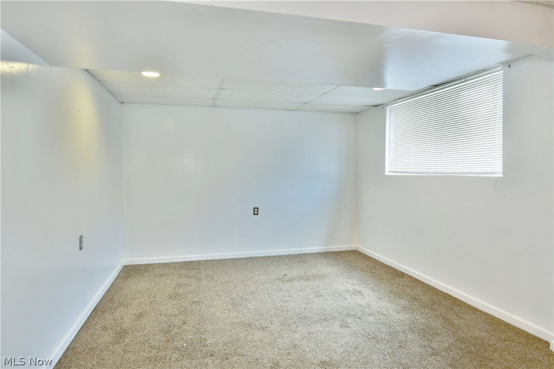 2470 North Road Southeast Warren, OH 44484 - Photo 34 of 35 Carpeted spare room featuring a drop ceiling