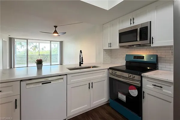 $1,950 | 15171 Cedarwood Lane, Unit 3202, Naples, FL 34110