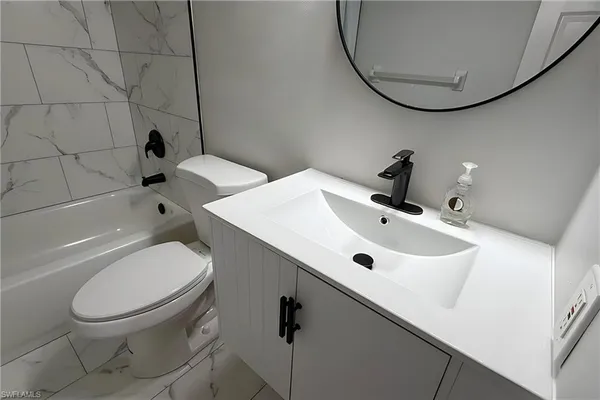 $1,950 | 15171 Cedarwood Lane, Unit 3202, Naples, FL 34110